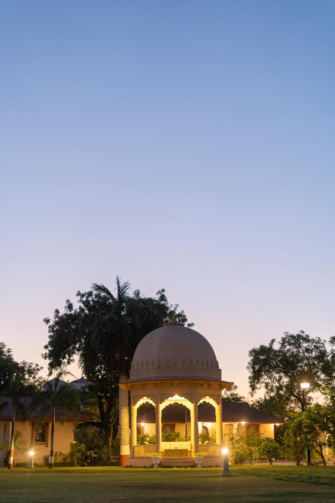 Holiday Resort & Spa A Unit Of S Poddar Group Gāndhīdhām Exterior foto