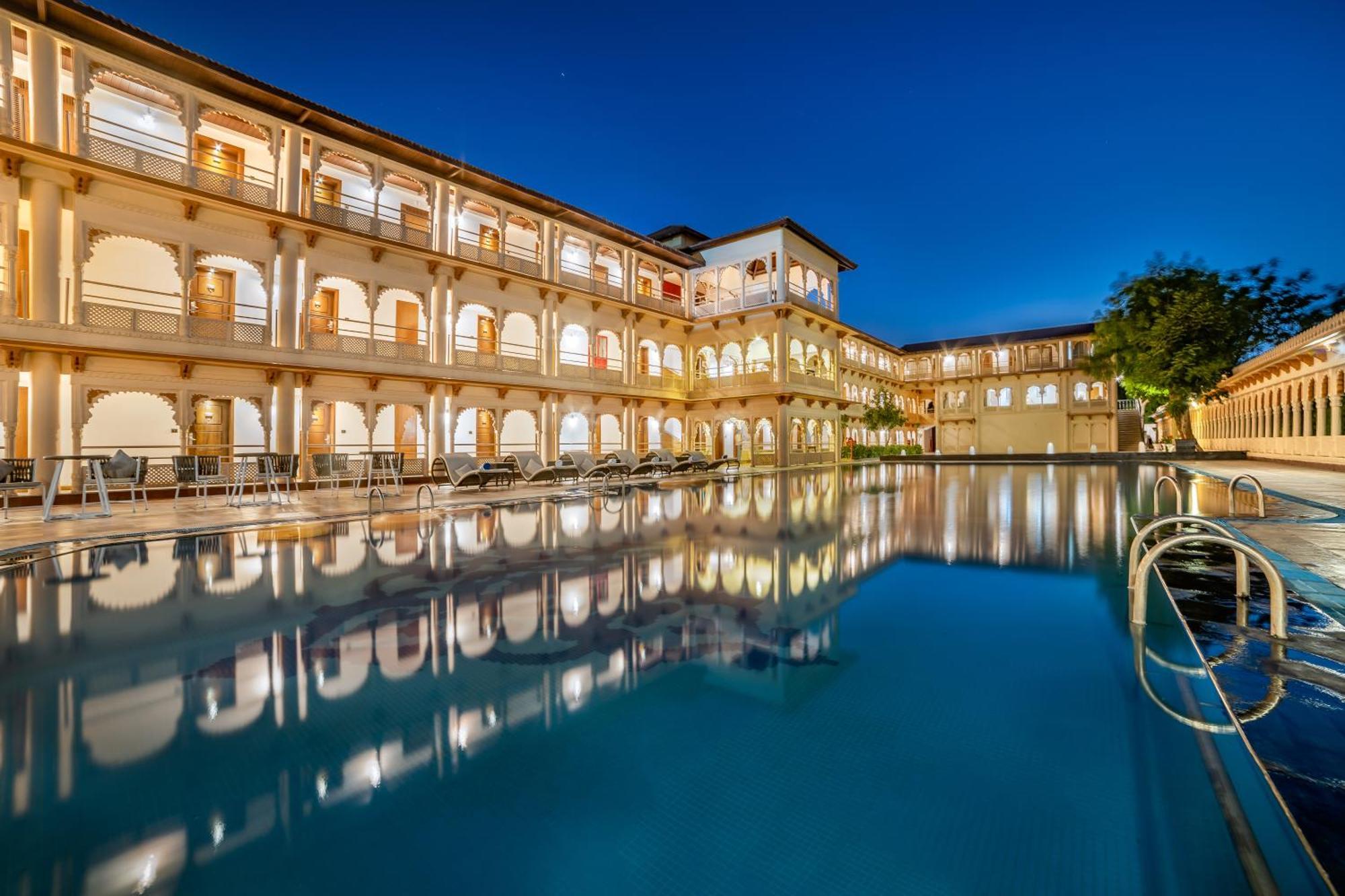 Holiday Resort & Spa A Unit Of S Poddar Group Gāndhīdhām Exterior foto