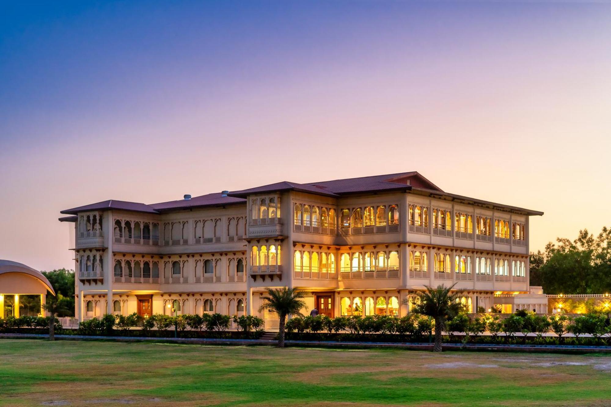 Holiday Resort & Spa A Unit Of S Poddar Group Gāndhīdhām Exterior foto