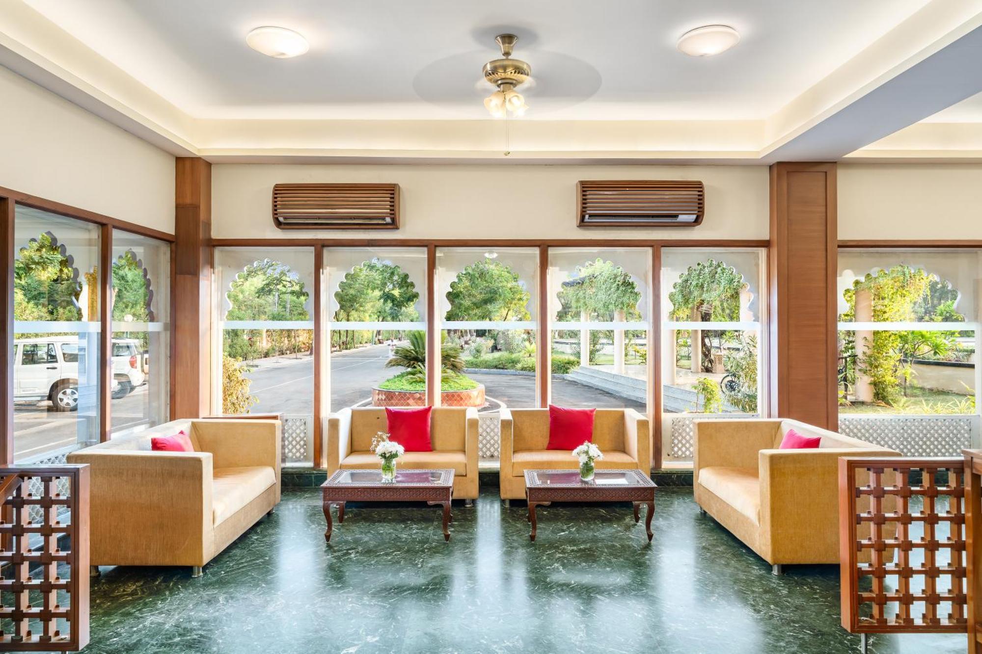 Holiday Resort & Spa A Unit Of S Poddar Group Gāndhīdhām Exterior foto