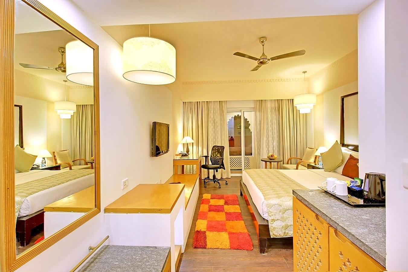 Holiday Resort & Spa A Unit Of S Poddar Group Gāndhīdhām Exterior foto
